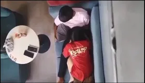 Quay lén người tình bú mút cho người tình nơi công cộng