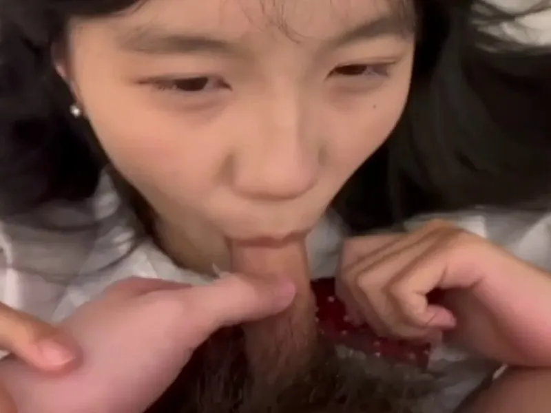 Em loli dễ thương liếm của quý biến em thành con đào nứng p2